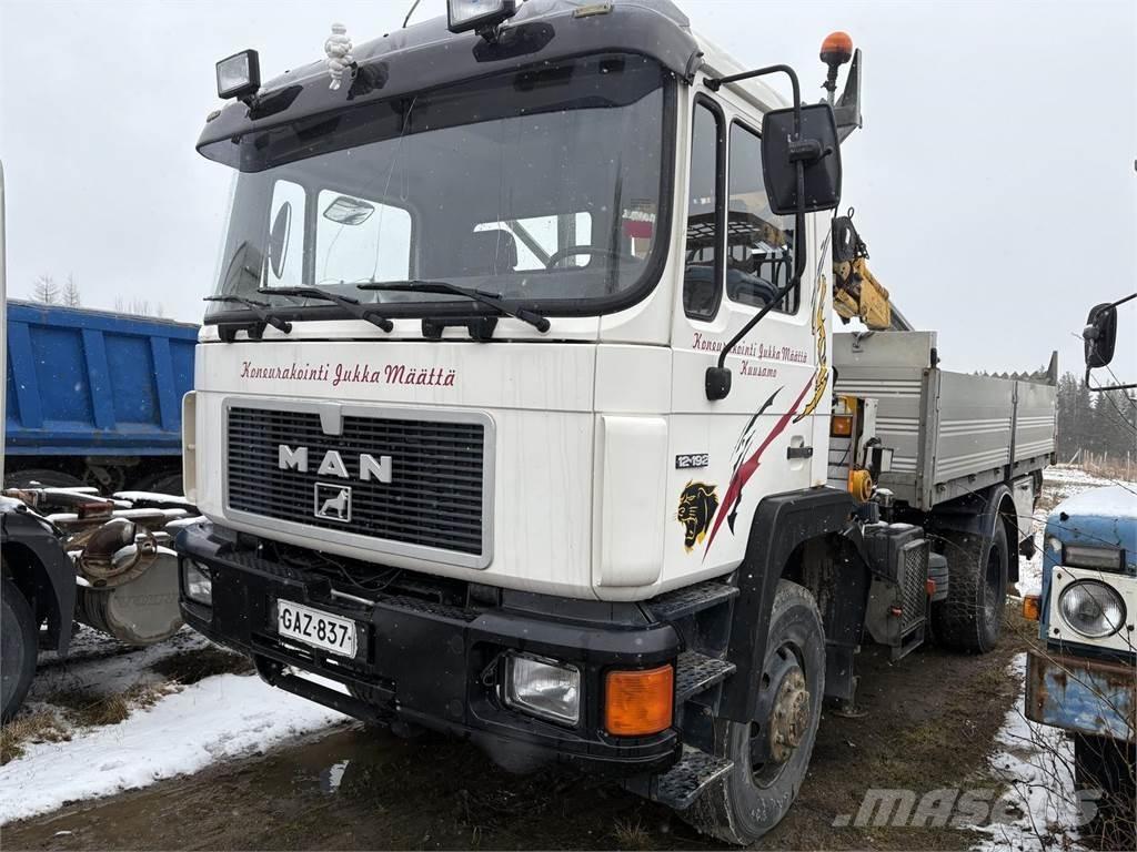 MAN 4*4 Camion plateau ridelle avec grue