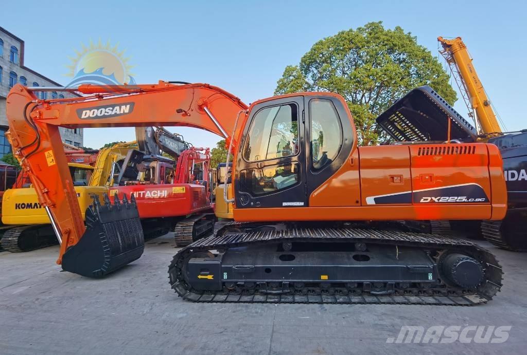 Doosan DX 225 LC Pelle sur chenilles