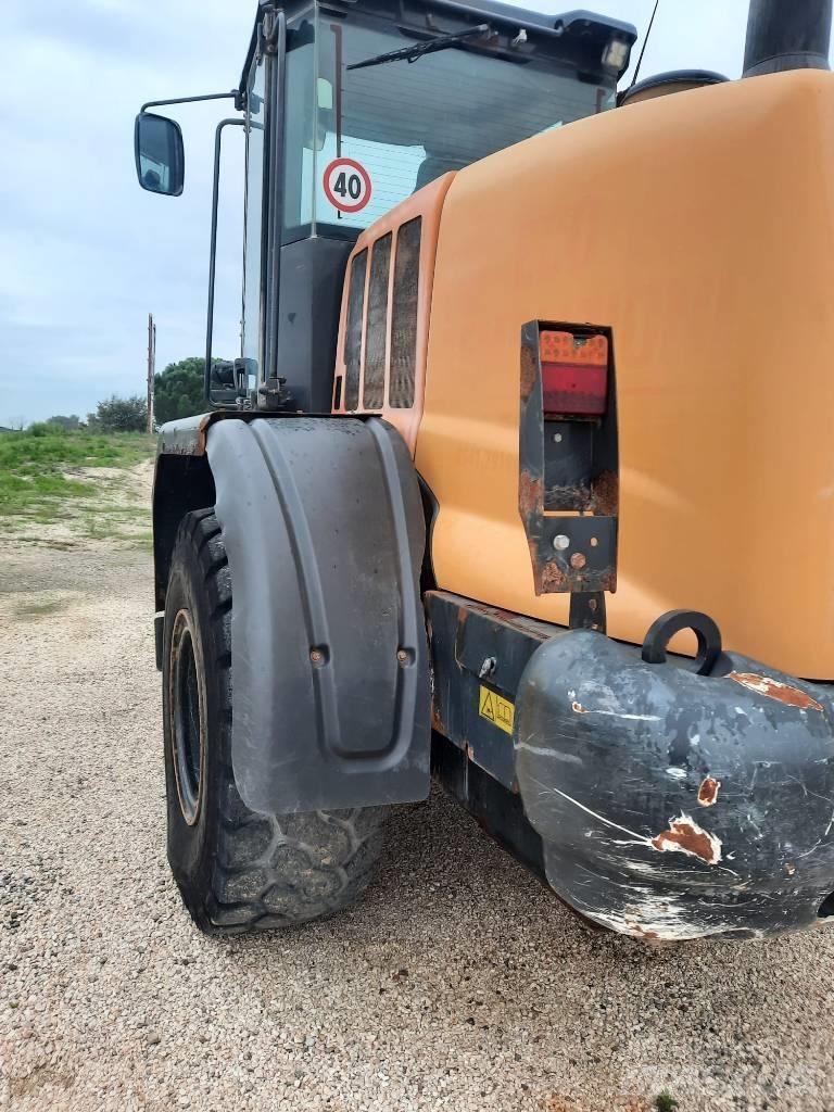 CASE 621G Chargeuse sur pneus