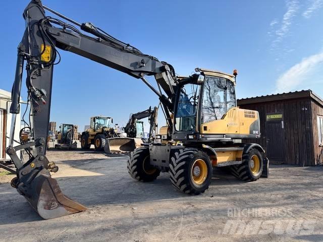 Volvo EW 140 C Pelle sur pneus