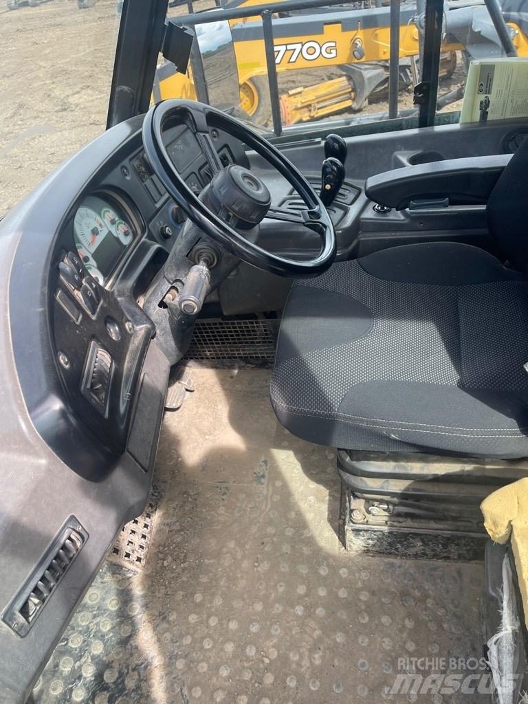 CAT 725 Tombereau articulé