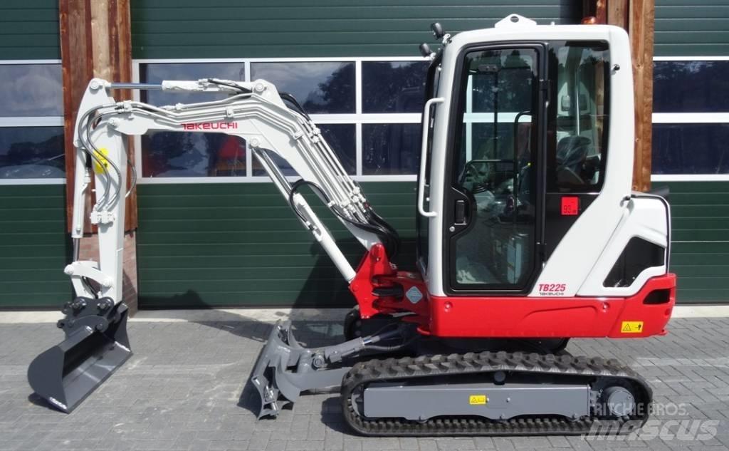 Takeuchi TB 225 Mini pelle < 7t