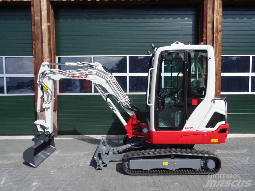 Takeuchi TB 225 Mini pelle < 7t