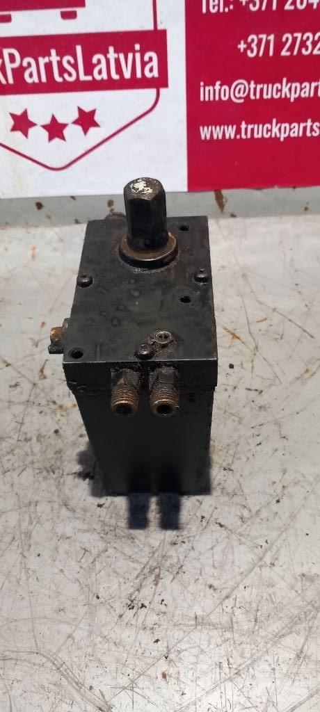 Volvo FH 12.    21882617 Hydraulique