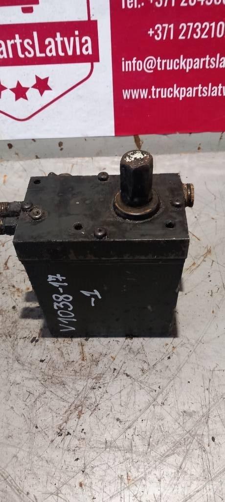 Volvo FH 12.    21882617 Hydraulique