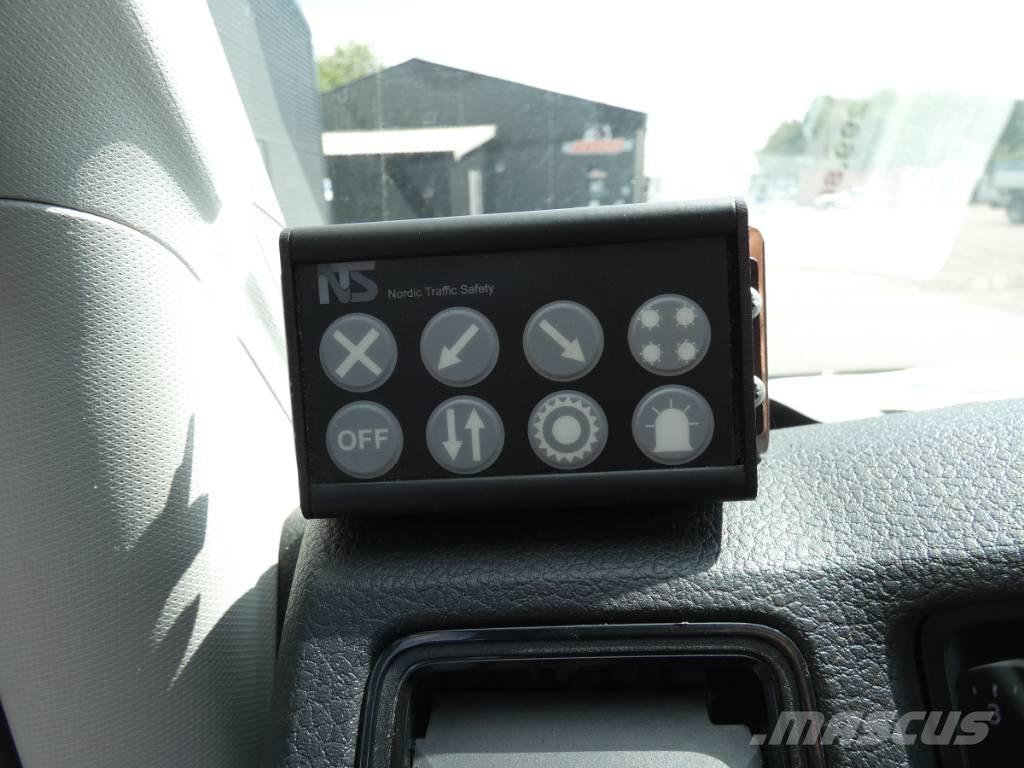 MAN TGE 5.180 Camion plateau ridelle avec grue