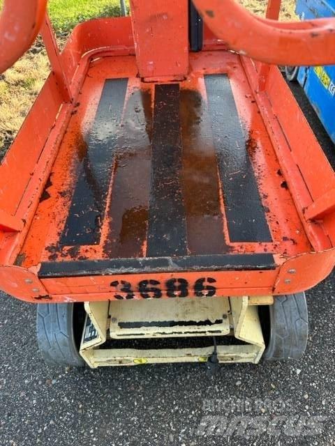 JLG 1230 ES Mât vertical
