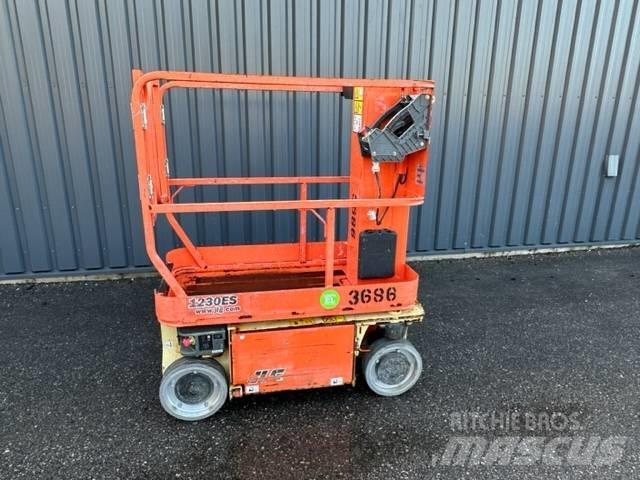 JLG 1230 ES Mât vertical