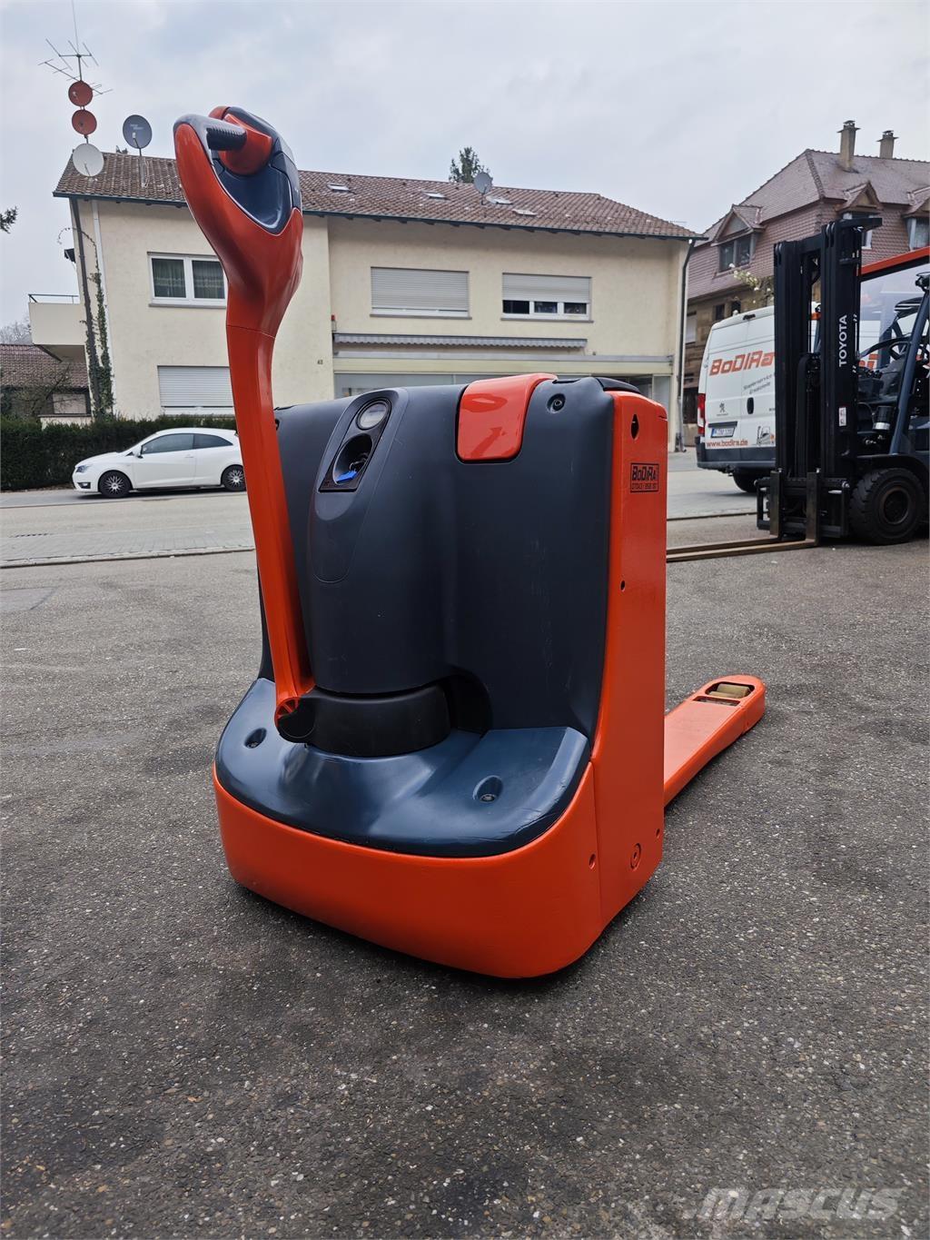 Linde T 16 Gerbeur accompagnant