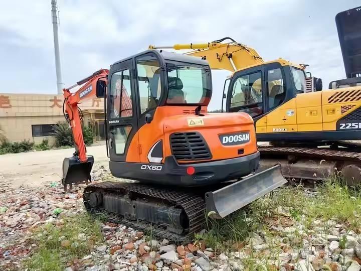 Doosan DX 60 Pelle sur chenilles