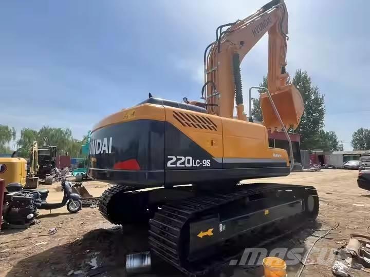 Hyundai 220 LC  9s Pelle sur chenilles