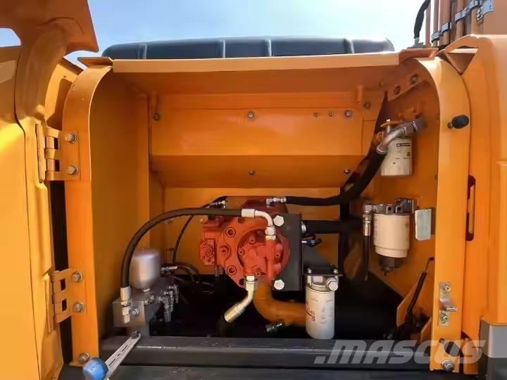 Hyundai 220 LC  9s Pelle sur chenilles