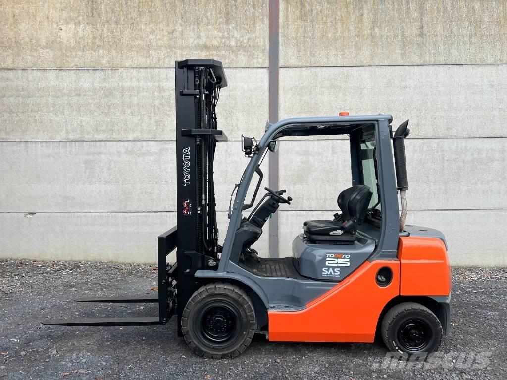 Toyota 02-8 FDF 25 Chariots diesel