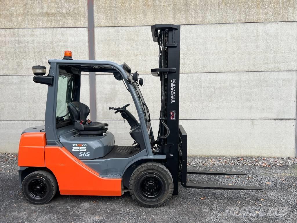 Toyota 02-8 FDF 25 Chariots diesel