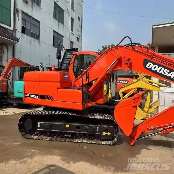 Doosan DX140LC Pelle sur chenilles