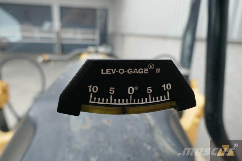 CAT 120M Niveleuse