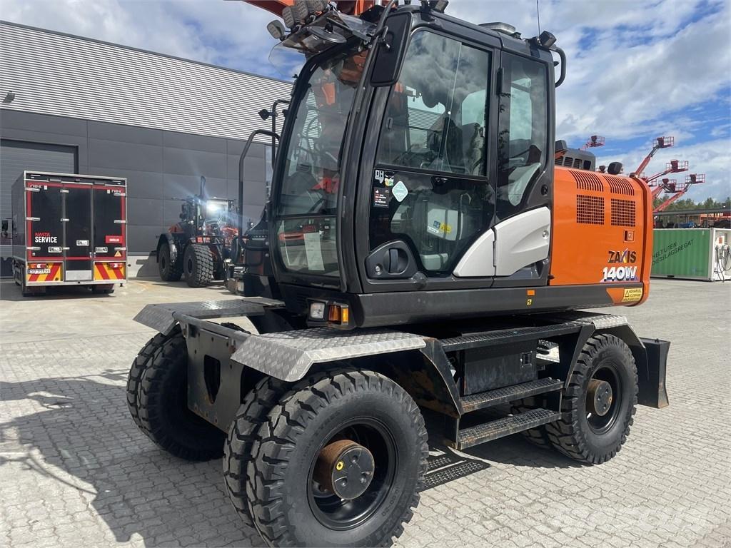 Hitachi ZX 140 W-6 Pelle sur pneus