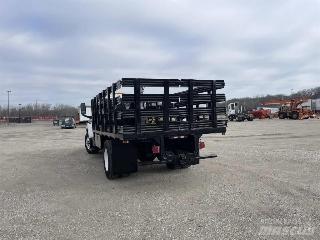 GMC T 7500 Camion plateau ridelle avec grue