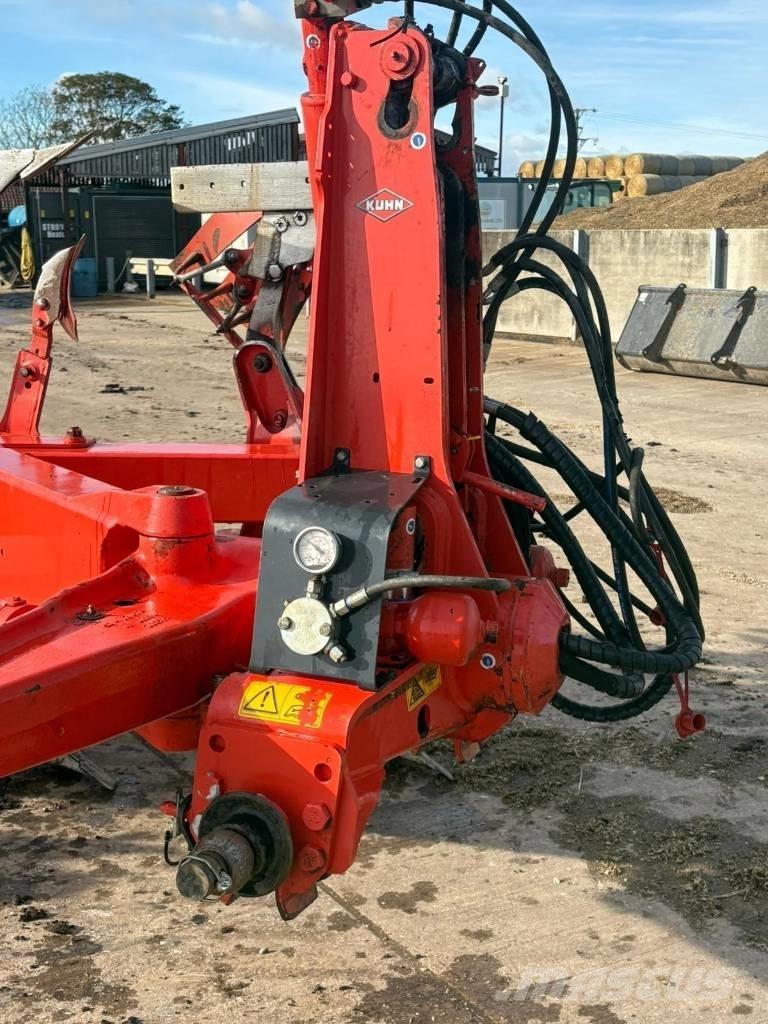 Kuhn MULTIMASTER 183 Charrue réversible