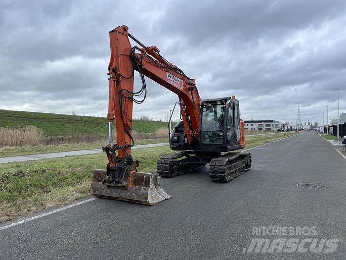 Hitachi ZX135US-5B Pelle sur chenilles