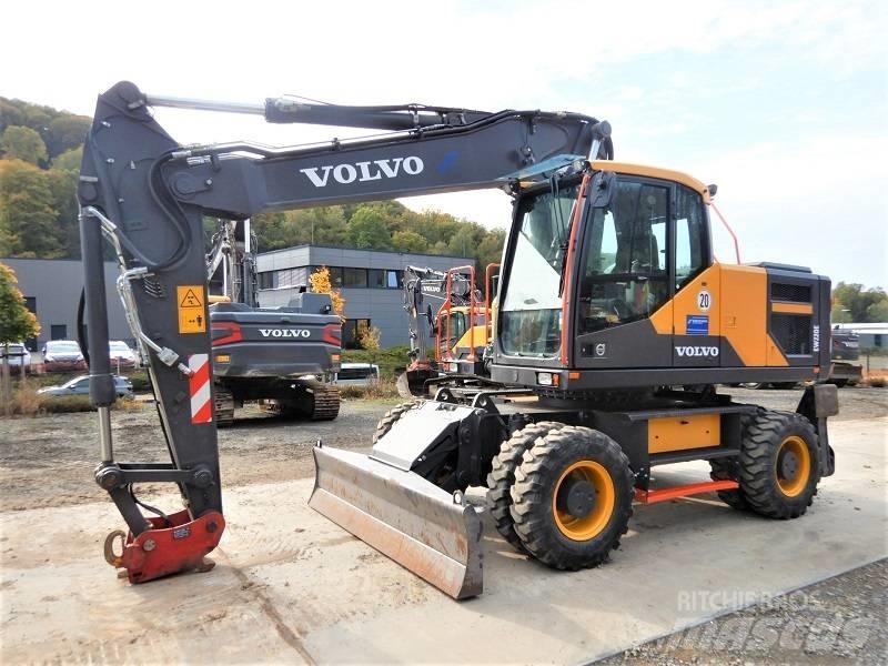 Volvo EW 220 E Pelle sur pneus