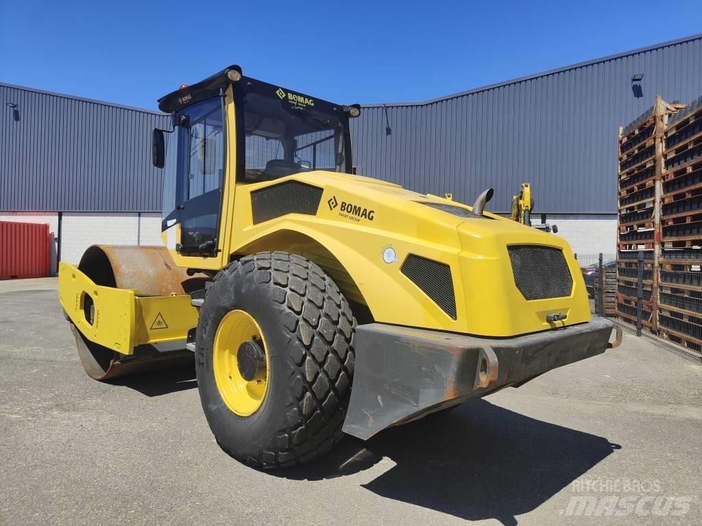 Bomag BW 211 D-50 Rouleaux à pneumatiques