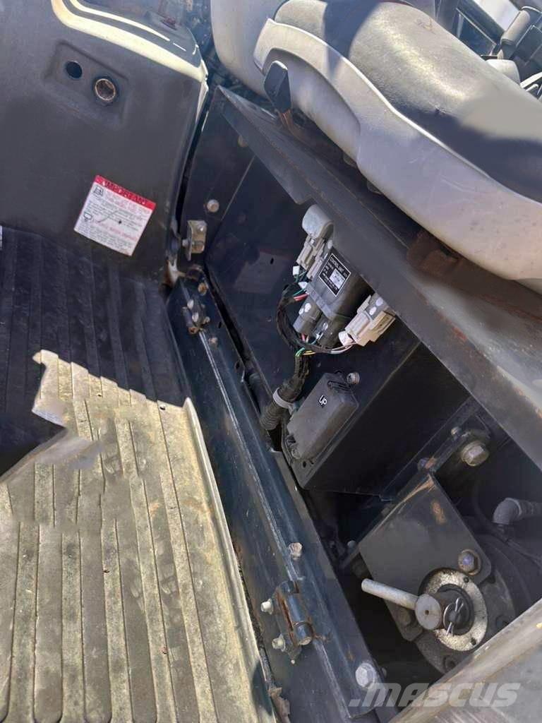 Hitachi ZX 27 U Mini pelle < 7t