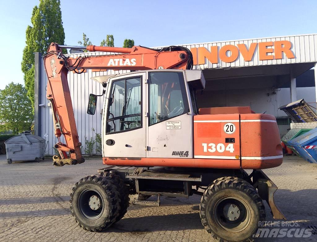Atlas AB1304M Pelle sur pneus