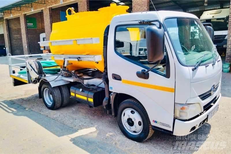 Hino 300 614 Autre camion