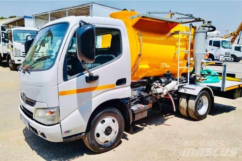 Hino 300 614 Autre camion
