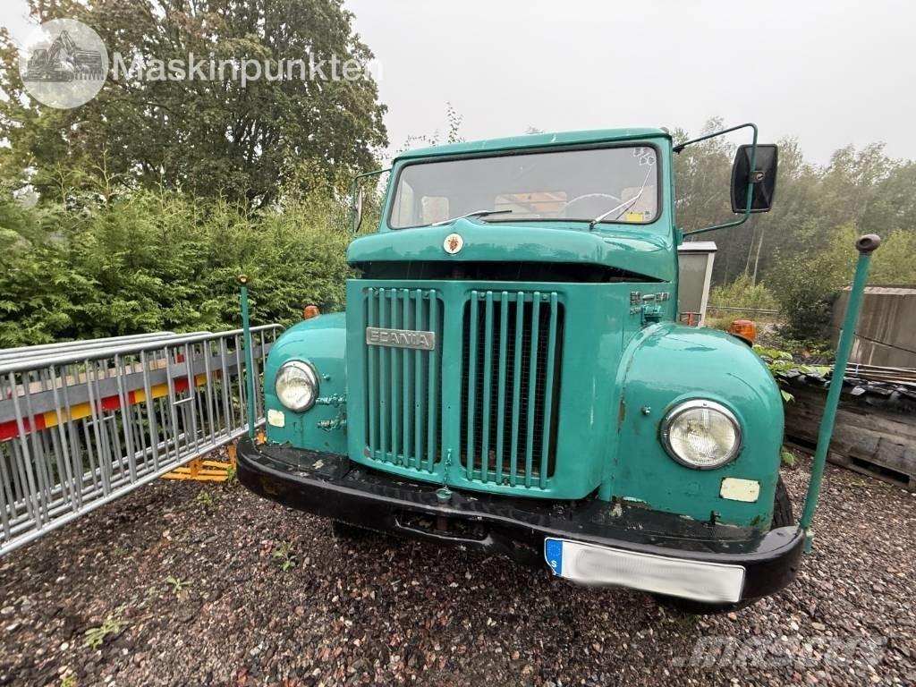 Scania L 50 Camion plateau ridelle avec grue