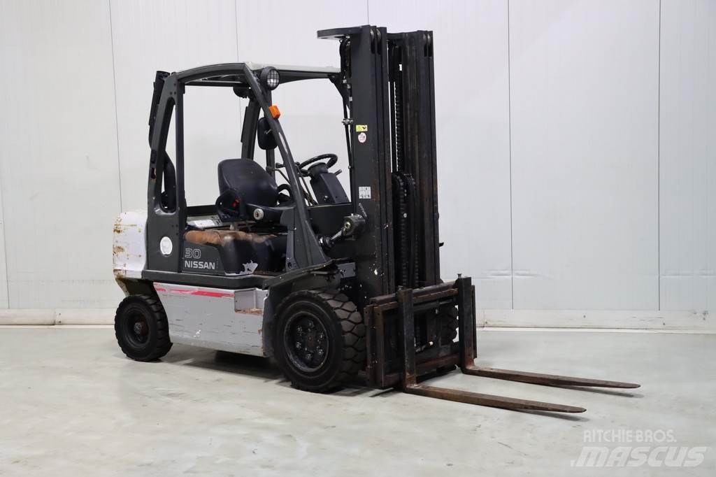 Nissan FGD02A30Q Chariots diesel
