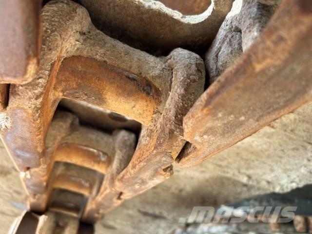 Hitachi ZX 210 LC-5B Pelle sur chenilles