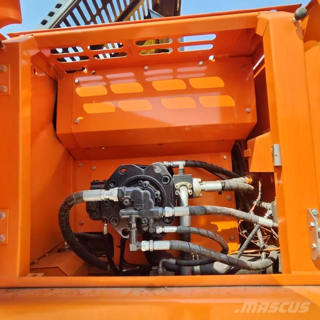 Doosan DX 225 LC Pelle sur chenilles