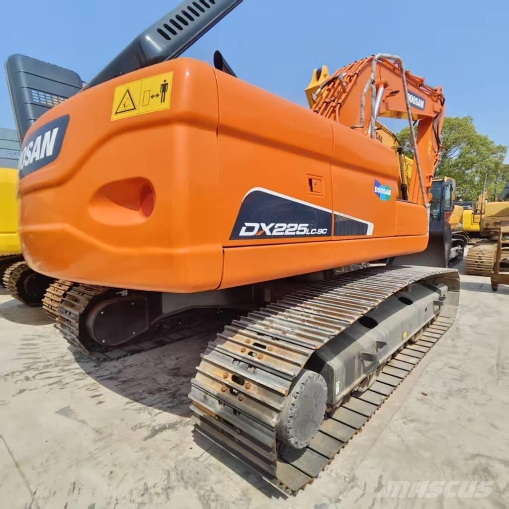 Doosan DX 225 LC Pelle sur chenilles