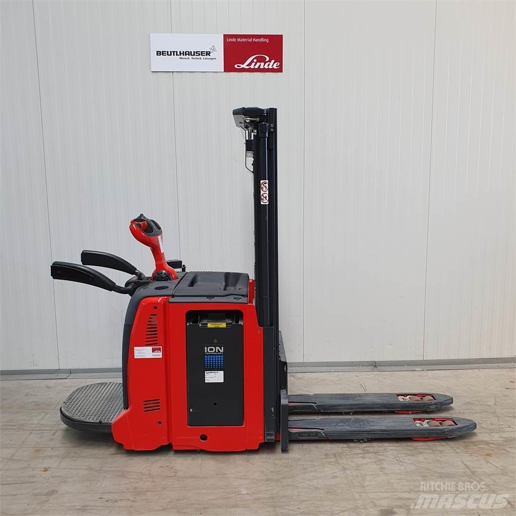 Linde D12AP Gerbeur accompagnant