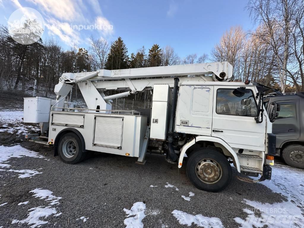 Scania P 92 M Camion plateau ridelle avec grue