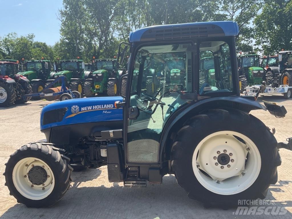 New Holland T 4.85 Tracteur