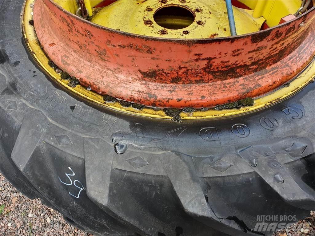 Goodyear 136-38 x2 Pneus, roues et jantes