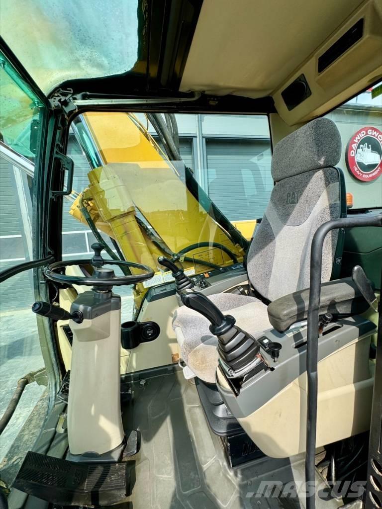 CAT M 318 C Pelle sur pneus