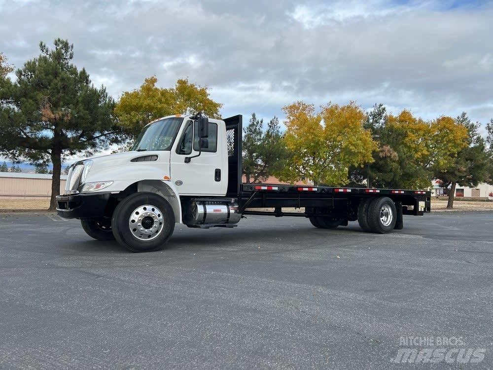 International 4300 Camion plateau