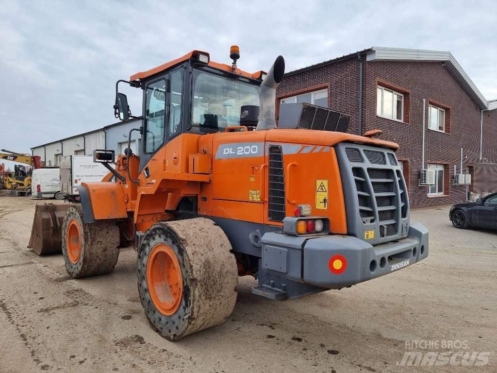 Doosan DL 200-3 Chargeuse sur pneus