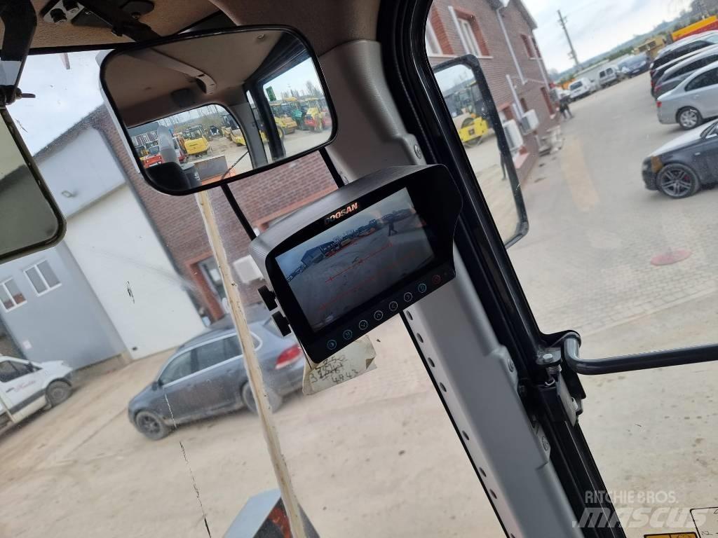Doosan DL 200-3 Chargeuse sur pneus