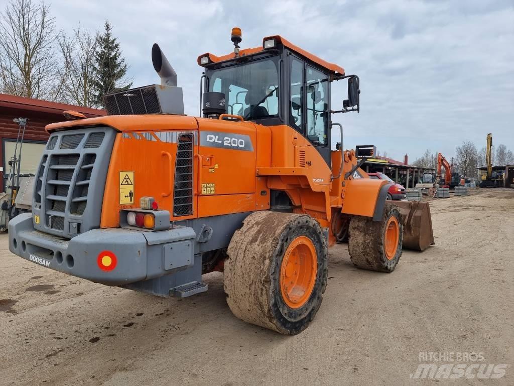 Doosan DL 200-3 Chargeuse sur pneus