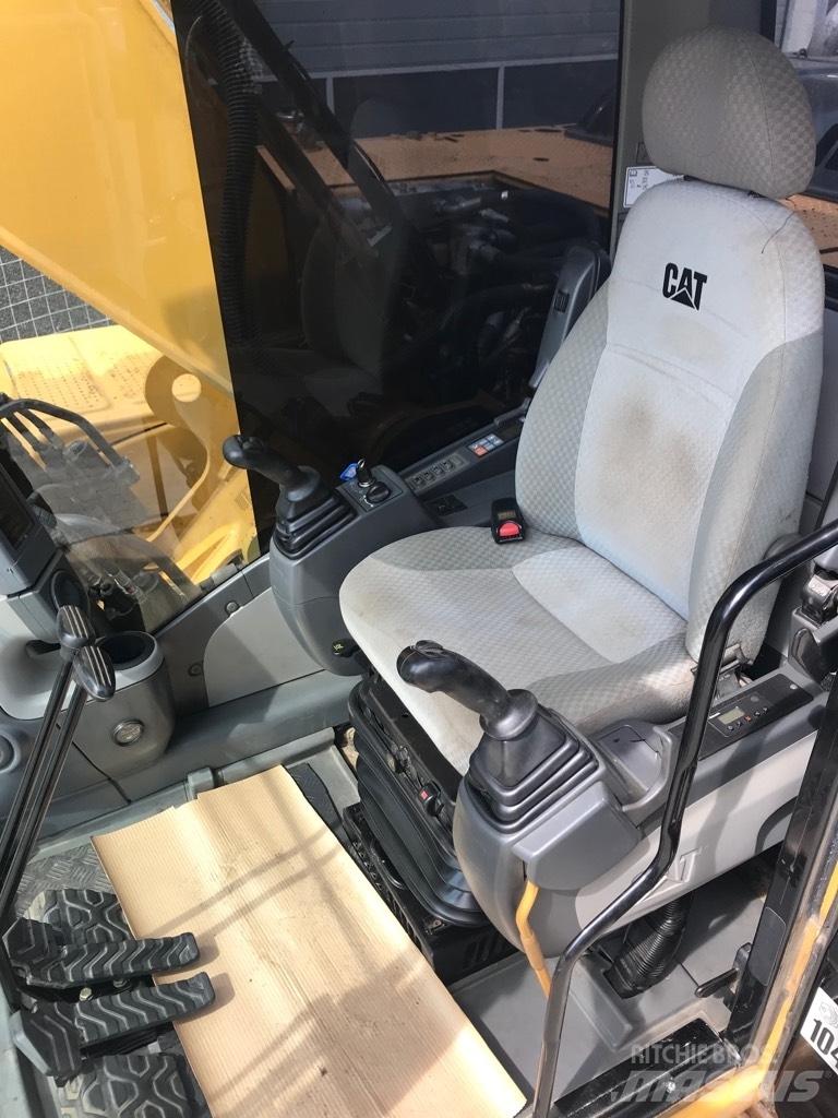 CAT 324D Pelle sur chenilles