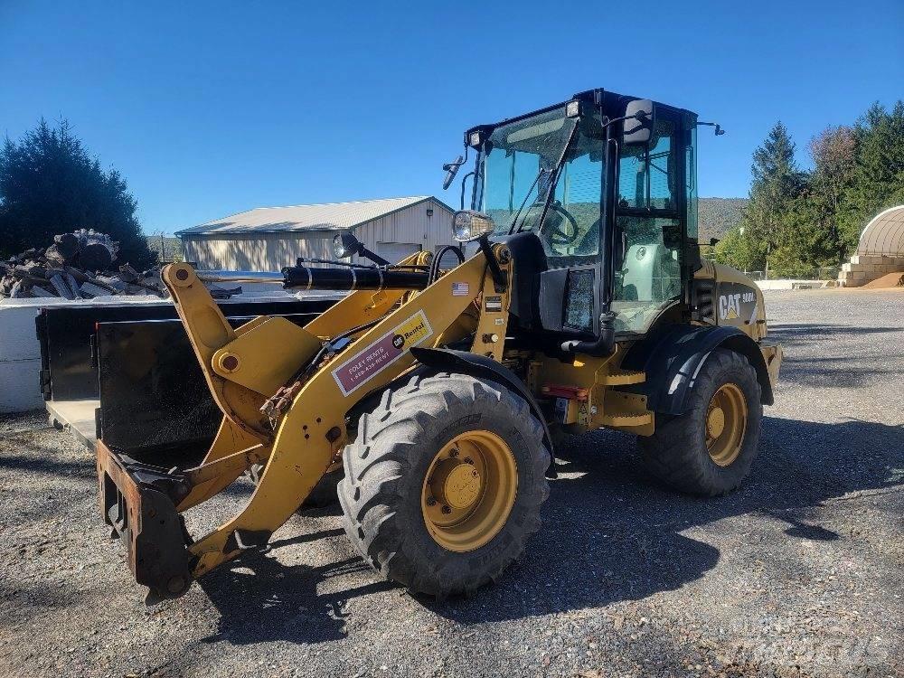 CAT 908 H 2 Chargeuse sur pneus