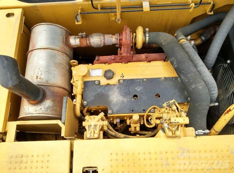 CAT 323 Pelle sur chenilles
