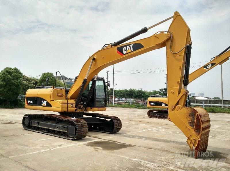 CAT 323 Pelle sur chenilles