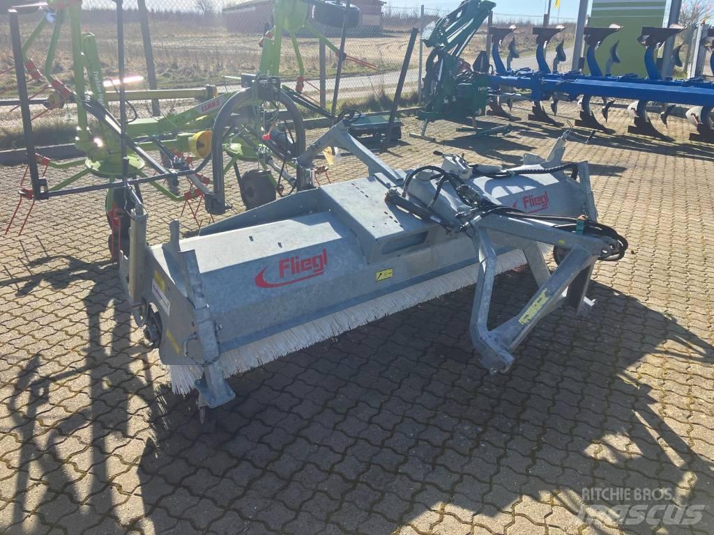 Fliegl Kost 2,8 m. Autres équipements pour tracteur