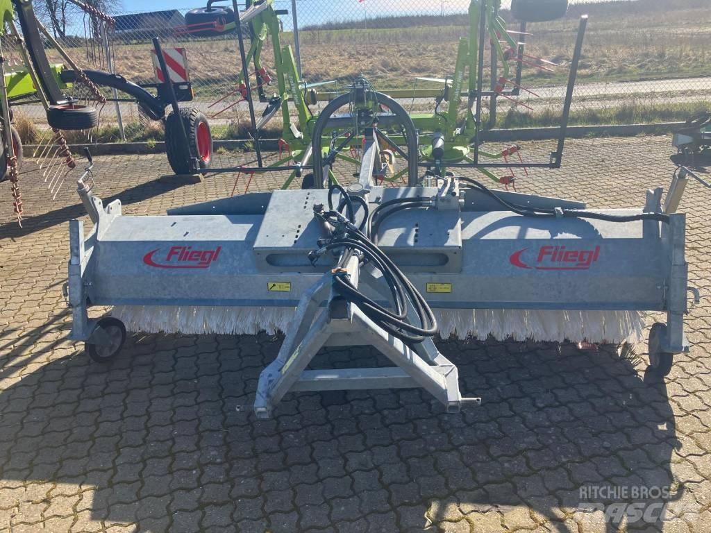 Fliegl Kost 2,8 m. Autres équipements pour tracteur